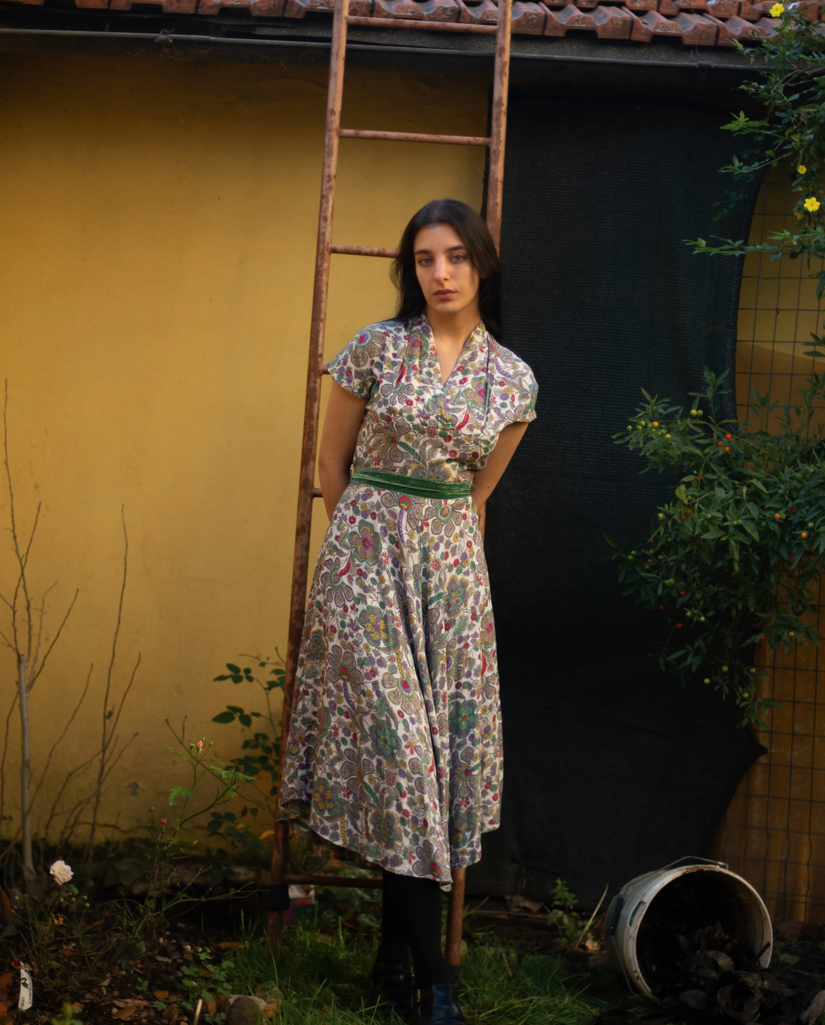 1940s rayon paisley print surplice dress, s-m
