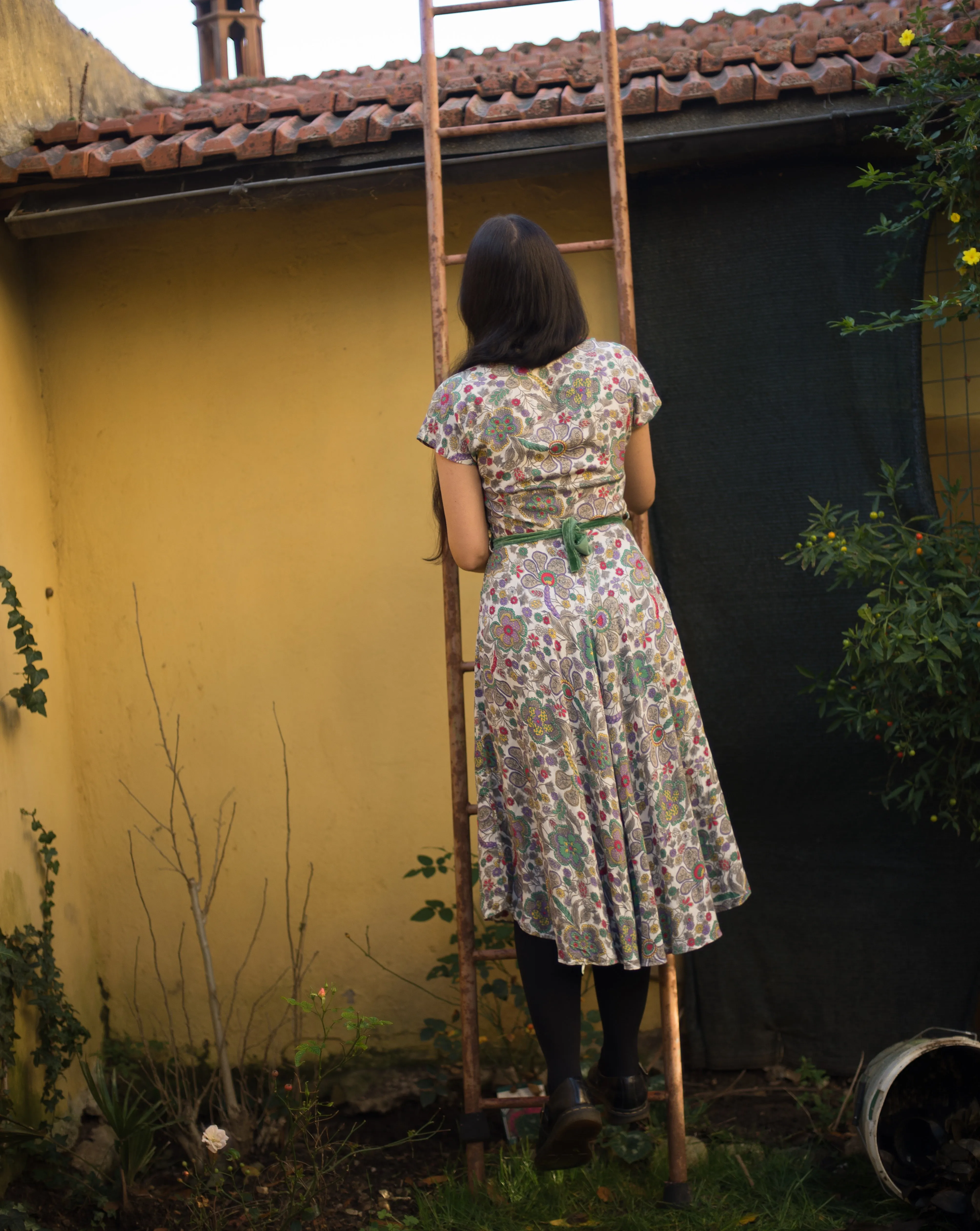 1940s rayon paisley print surplice dress, s-m